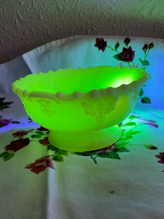 Antique Other - Northwood Custard Glass Berry Bowl